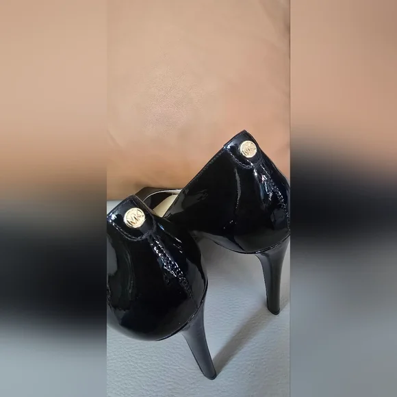 Michael Kors Black Pump Heels Womens Size 8M, Used - Picture 9 of 11